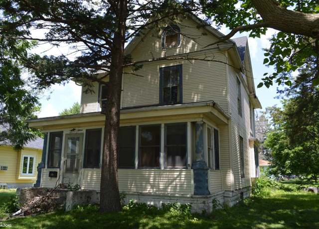 Property at 615 E Main St, Belmond, IA 50421, 3 beds, 1 bath