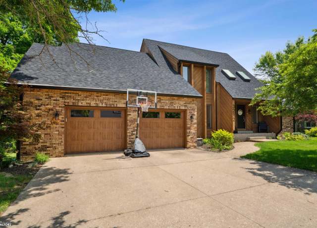 Property at 3212 Crystal Dr, Burlington, IA 52601, 6 beds, 3 baths
