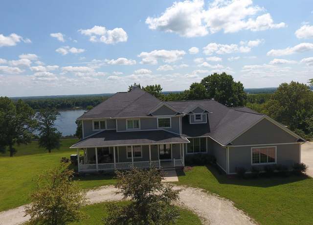 Property at 5007 Ferres Ln, Burlington, IA 52601, 5 beds, 4.5 baths