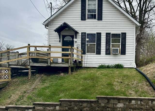 Property at 911 Wells St, Burlington, IA 52601, 2 beds, 1 bath