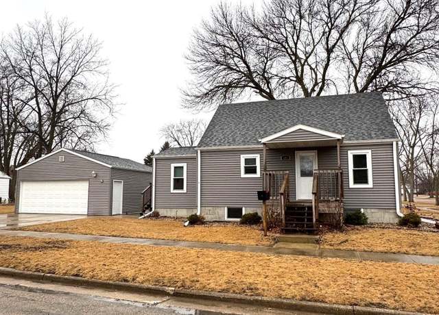 Property at 121 N Woodworth St, Algona, IA 50511, 3 beds, 2.5 baths