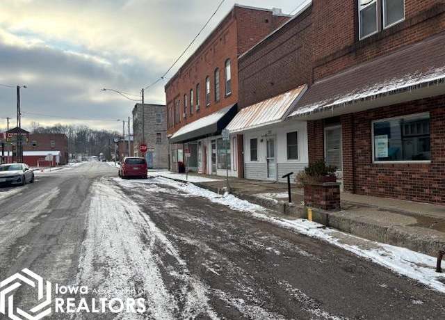 Property at 275 Oak St, Dallas City, IL 62330