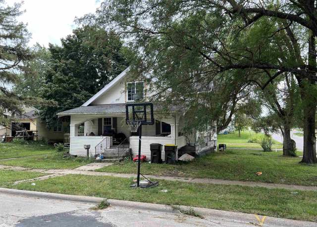 Property at 128 W Logan St, Osceola, IA 50213, 4 beds, 2 baths