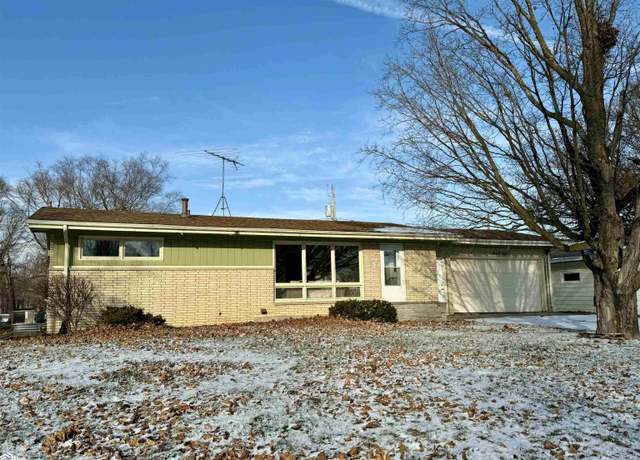 Property at 102 Fairway Dr Dr, Clear Lake, IA 50428, 4 beds, 2 baths
