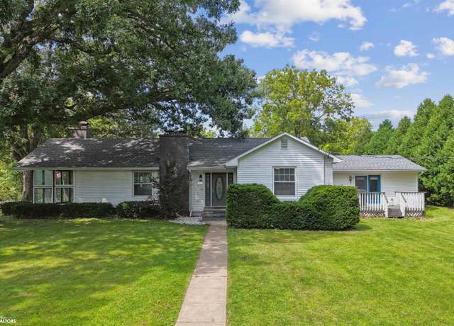 Property at 1413 Agency St, Burlington, IA 52601, 3 beds, 2 baths