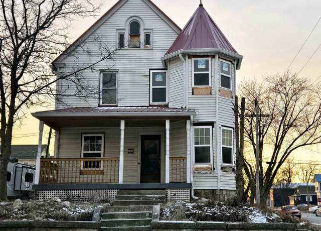 Property at 901 S 8th St, Burlington, IA 52601, 3 beds, 0.5 baths
