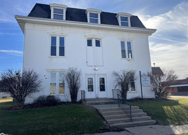 Property at 22 Washington Ave W, Albia, IA 52531, 4 beds, 3 baths