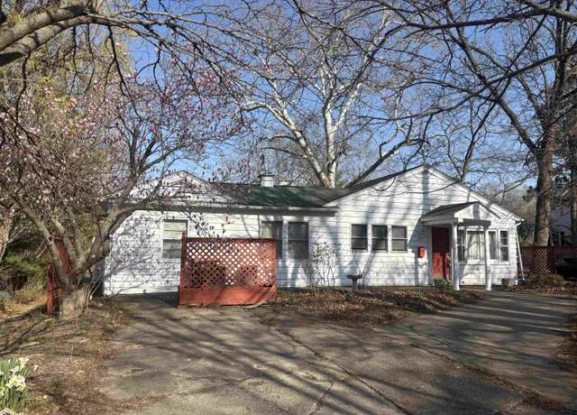 Property at 803 S Main St, Fairfield, IA 52556, 5 beds, 2 baths