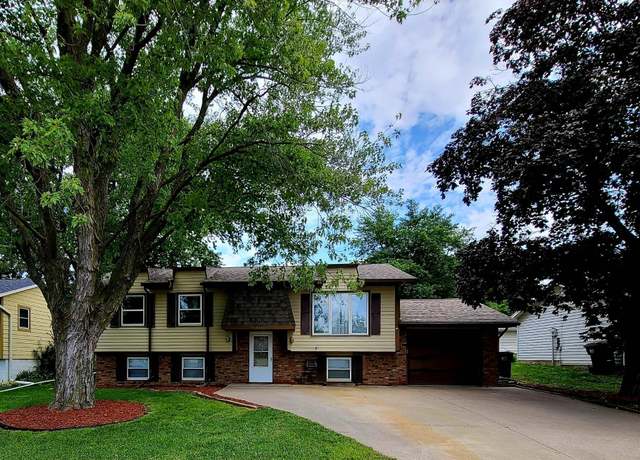 Property at 1610 S 5th St, Oskaloosa, IA 52577, 5 beds, 2 baths