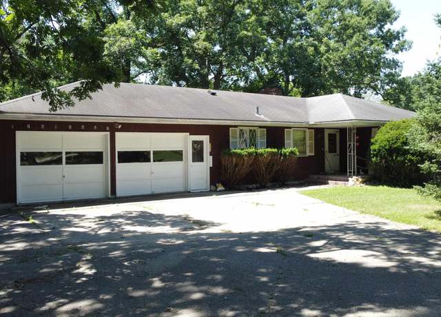 Property at 1701 Vogt St, Burlington, IA 52601, 2 beds, 2 baths