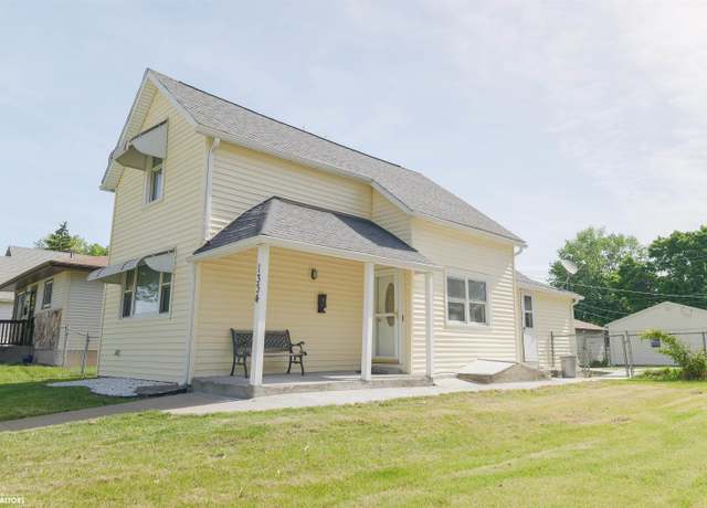Property at 1334 S Leebrick St, Burlington, IA 52601, 4 beds, 1 bath