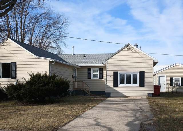 Property at 511 5th St SW, Hampton, IA 50441, 2 beds, 1 bath