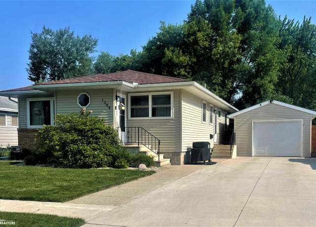 Property at 1309 E Elm St, Algona, IA 50511, 4 beds, 2 baths