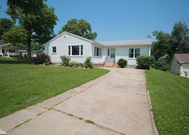 Property at 223 W Division St, Clarinda, IA 51632, 2 beds, 3 baths