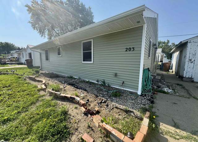 Property at 203 Oak St, Audubon, IA 50025, 2 beds, 1 bath