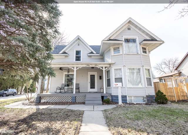 Property at 713 S 8th St, Clear Lake, IA 50428, 3 beds, 3 baths