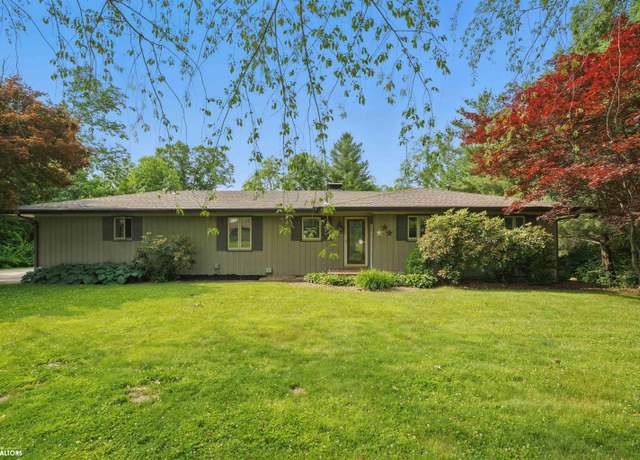 Property at 12002 Sylvan Heights Rd, Burlington, IA 52601, 3 beds, 2.5 baths