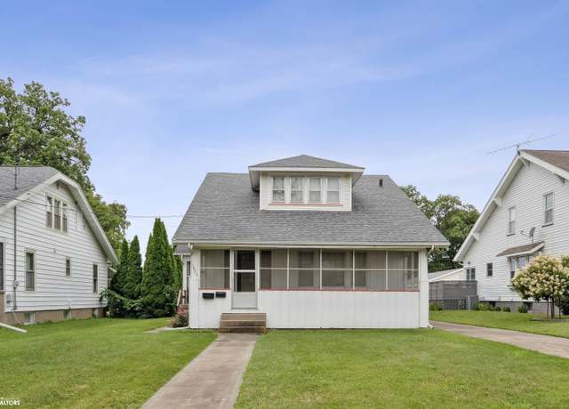 Property at 1823 Sunnyside Ave, Burlington, IA 52601, 4 beds, 1 bath