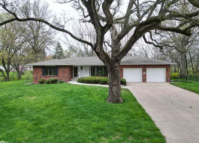 Property at 1003 Oak Knoll Rd, Red Oak, IA 51566, 3 beds, 2 baths