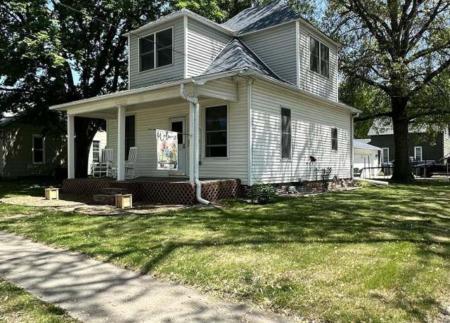 Property at 614 S 7th St, Oskaloosa, IA 52577, 3 beds, 2 baths