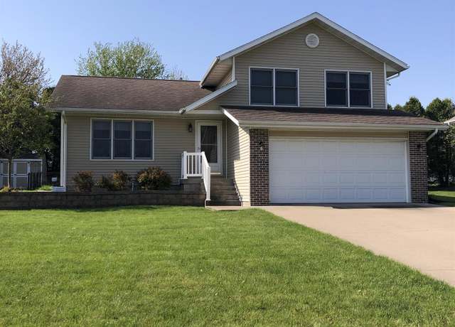 Property at 1604 Clay Court Ct, Oskaloosa, IA 52577, 3 beds, 2.5 baths