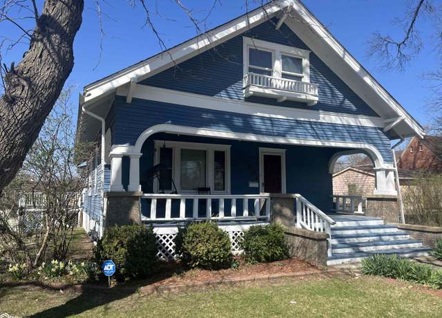 Property at 903 E Burlington Ave, Fairfield, IA 52556, 4 beds, 3 baths