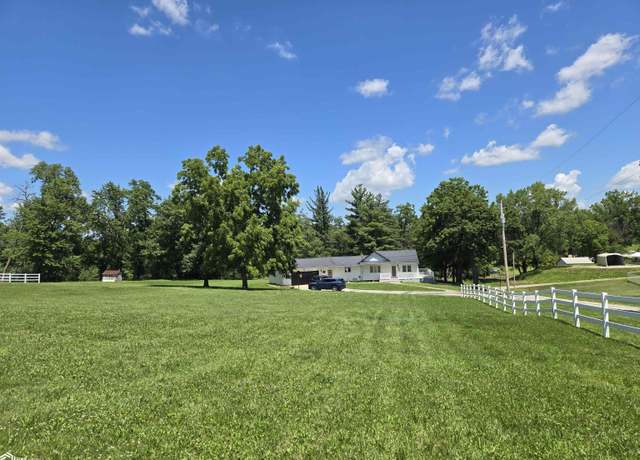 Property at 1720 S 12th St, Centerville, IA 52544, 4 beds, 3 baths