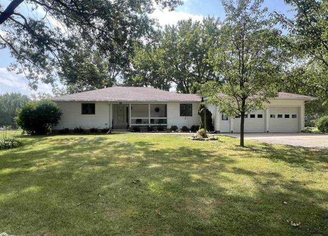 Property at 400 S 33rd St, Fairfield, IA 52556, 3 beds, 2 baths