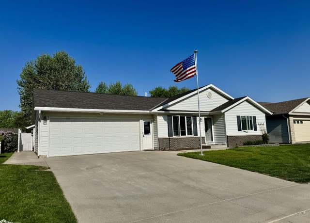 Property at 1629 Oakwood Dr, Carroll, IA 51401, 4 beds, 3 baths