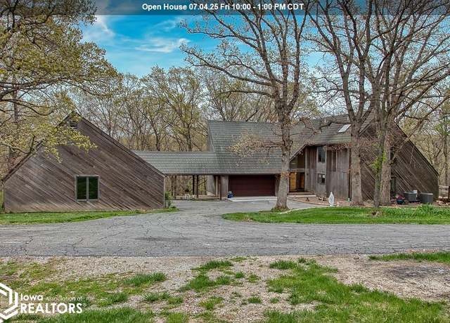 Property at 1701 N 14th St, Centerville, IA 52544, 4 beds, 3.5 baths