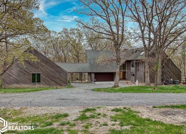 Property at 1701 N 14th St, Centerville, IA 52544, 4 beds, 3.5 baths