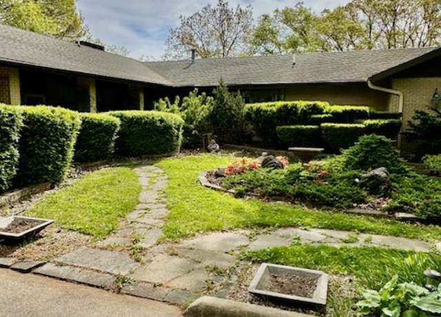 Property at 6124 Nikonha Pl, Burlington, IA 52601, 5 beds, 3.5 baths