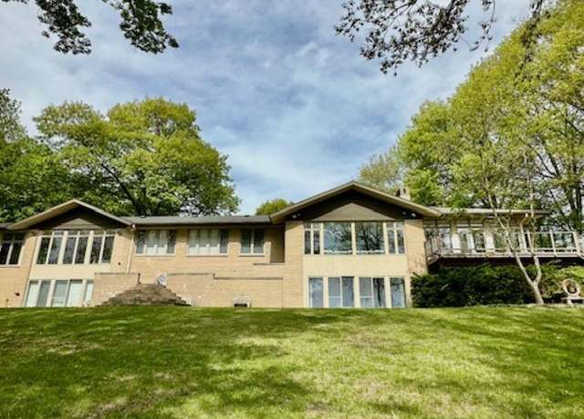 Property at 6124 Nikonha Pl, Burlington, IA 52601, 5 beds, 3.5 baths