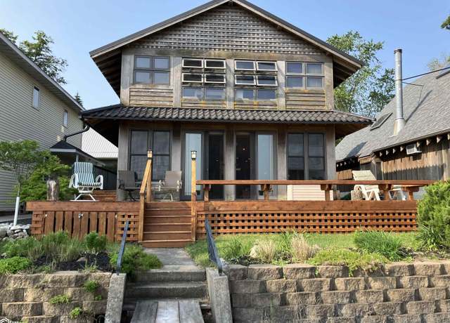 Property at 15340 5th St, Clear Lake, IA 50428, 2 beds, 2 baths