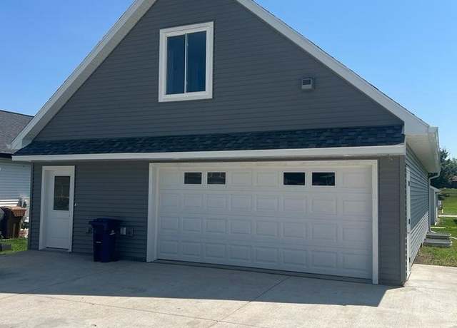 Property at 1004 Magnolia Dr, Manning, IA 51455, 2 beds, 3.5 baths