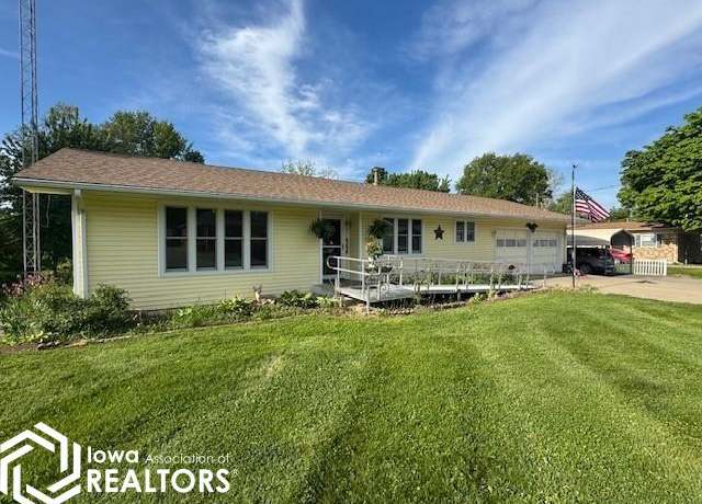 Property at 520 E Walnut St, Centerville, IA 52544, 2 beds, 1.5 baths