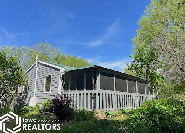 Property at 637 Prairie St, Grinnell, IA 50112, 2 beds, 1.5 baths