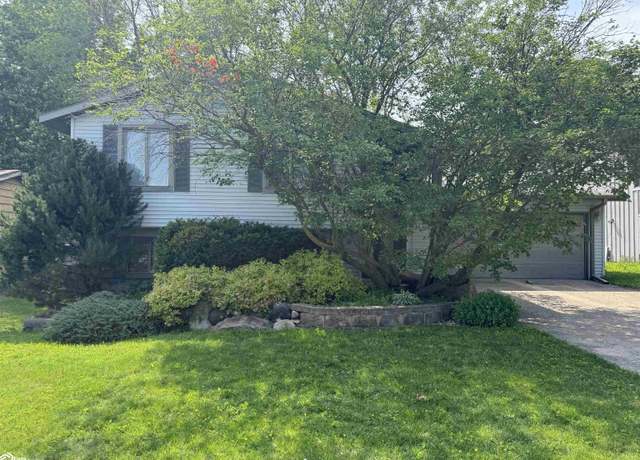 Property at 1009 S 15th St, Clear Lake, IA 50428, 3 beds, 1.5 baths
