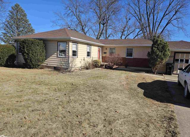 Property at 310 Lake Dr, Ottumwa, IA 52501, 3 beds, 2.5 baths