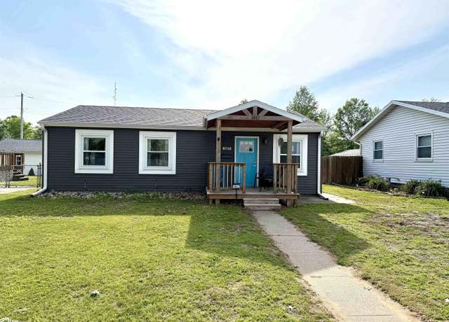 Property at 1017 34th St, Fort Madison, IA 52627, 3 beds, 2 baths