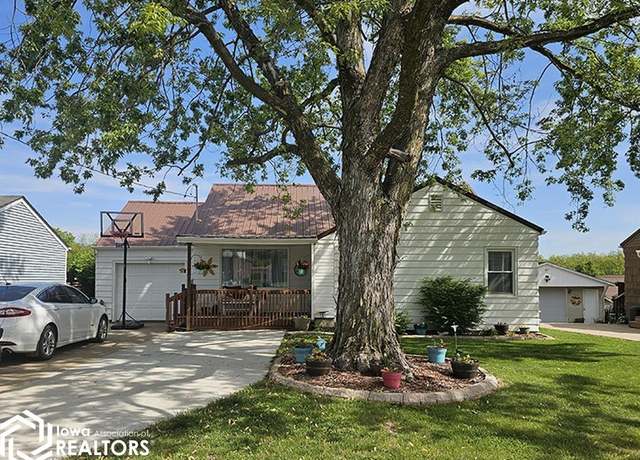 Property at 417 Grandview Ave, Ottumwa, IA 52501, 3 beds, 1.5 baths