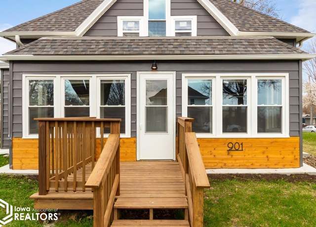 Property at 901 Mulberry St, Atlantic, IA 50022, 3 beds, 2 baths