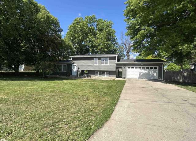 Property at 1624 S 15th St, Centerville, IA 52544, 3 beds, 2 baths