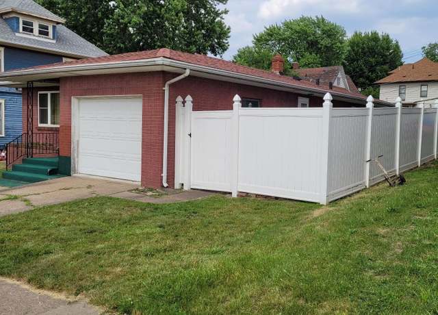 Property at 808 N 9th St, Burlington, IA 52601, 2 beds, 1 bath