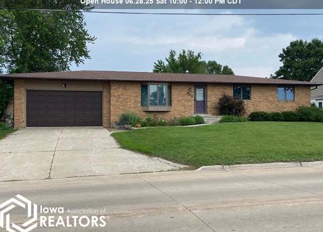 Property at 3512 North Shore Dr, Clear Lake, IA 50428, 5 beds, 4 baths