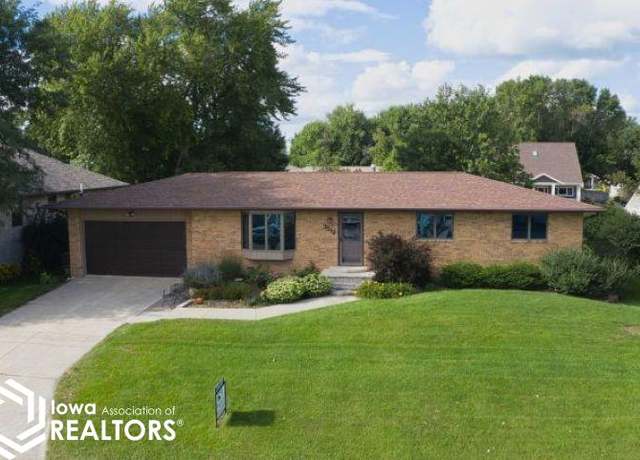 Property at 3512 North Shore Dr, Clear Lake, IA 50428, 5 beds, 4 baths