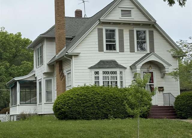 Property at 1807 S Main Street St, Burlington, IA 52601, 3 beds, 1.5 baths