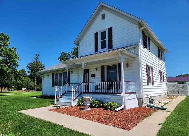 Property at 1128 Prince St, Grinnell, IA 50112, 5 beds, 4 baths