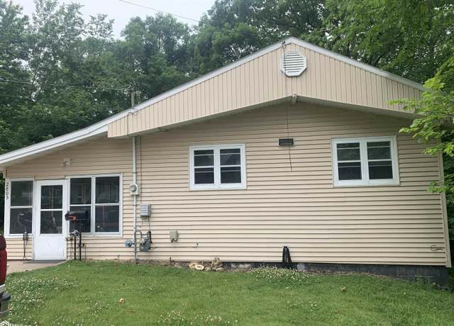 Property at 2805 Yoder Dr, Burlington, IA 52601, 2 beds, 1.5 baths