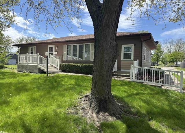 Property at 431 S 7th St, Chariton, IA 50049, 2 beds, 1.5 baths